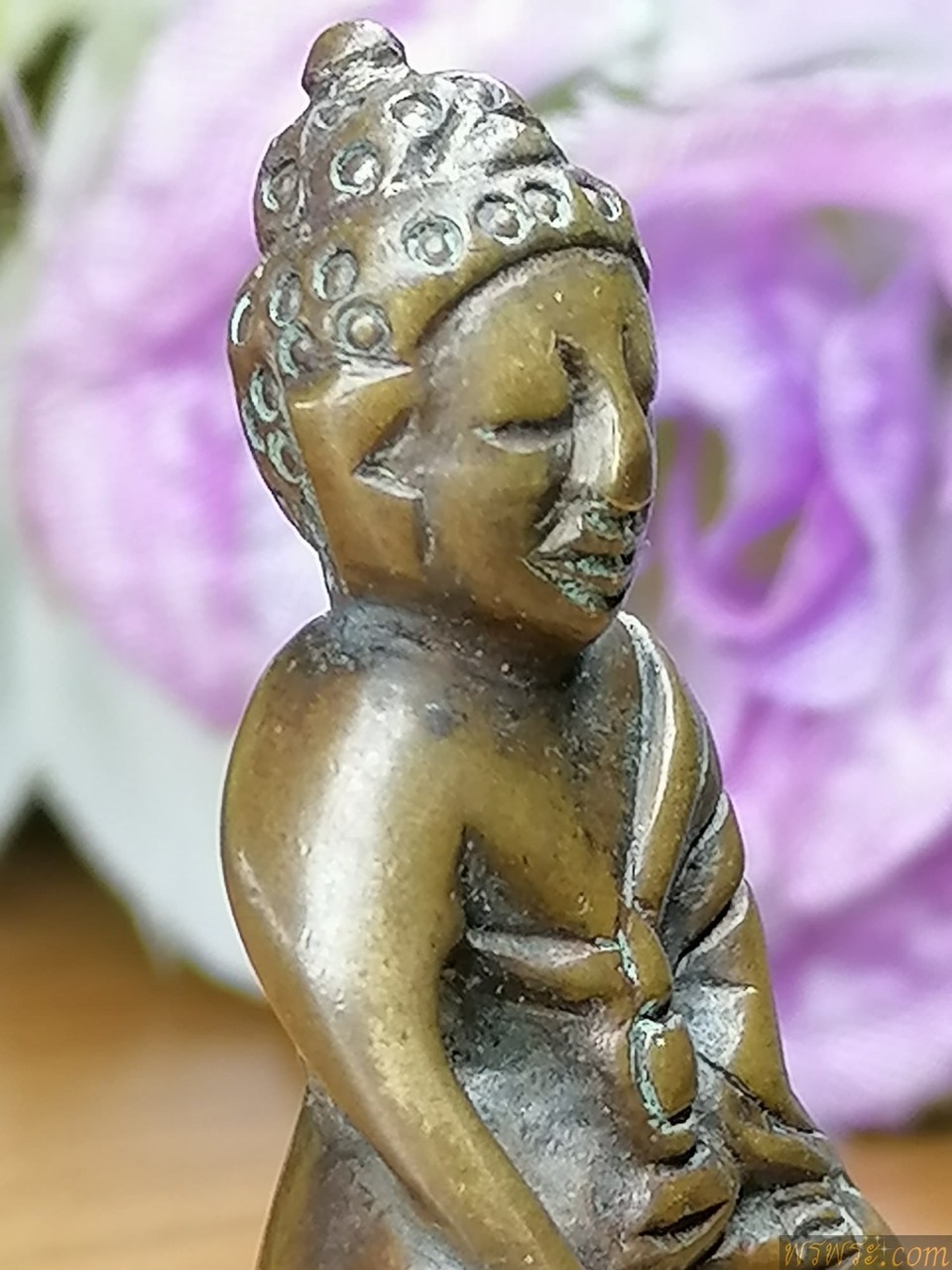 พระกริ่งปวเรศ จารย์ใต้ฐาน เนื้อสัมฤทธิ์ กริ่งดัง