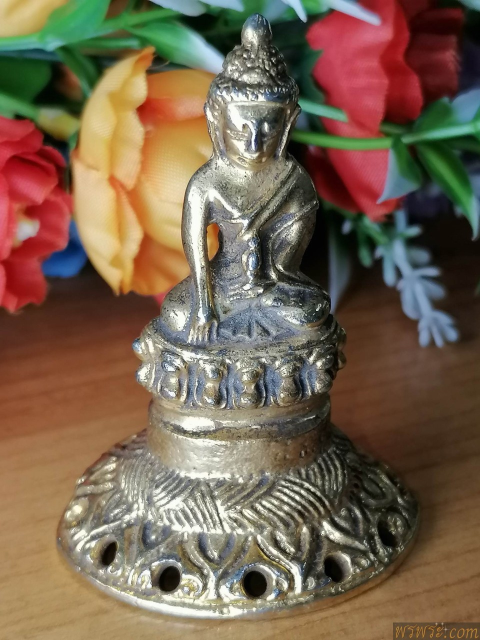 พระกริ่งปวเรศ ฐานสูง เนื้อสัมฤทธิ์เปียกทอง