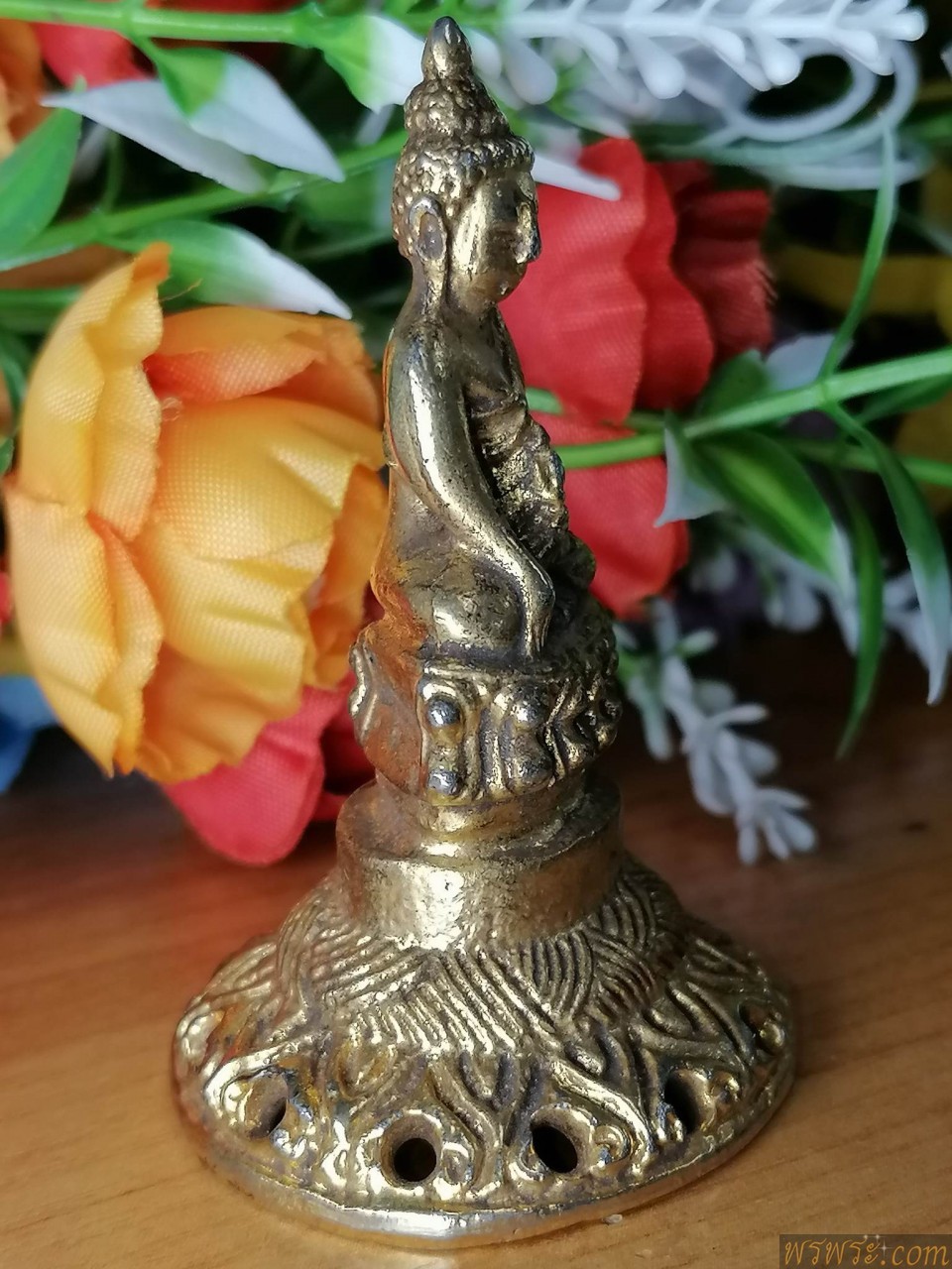 พระกริ่งปวเรศ ฐานสูง เนื้อสัมฤทธิ์เปียกทอง