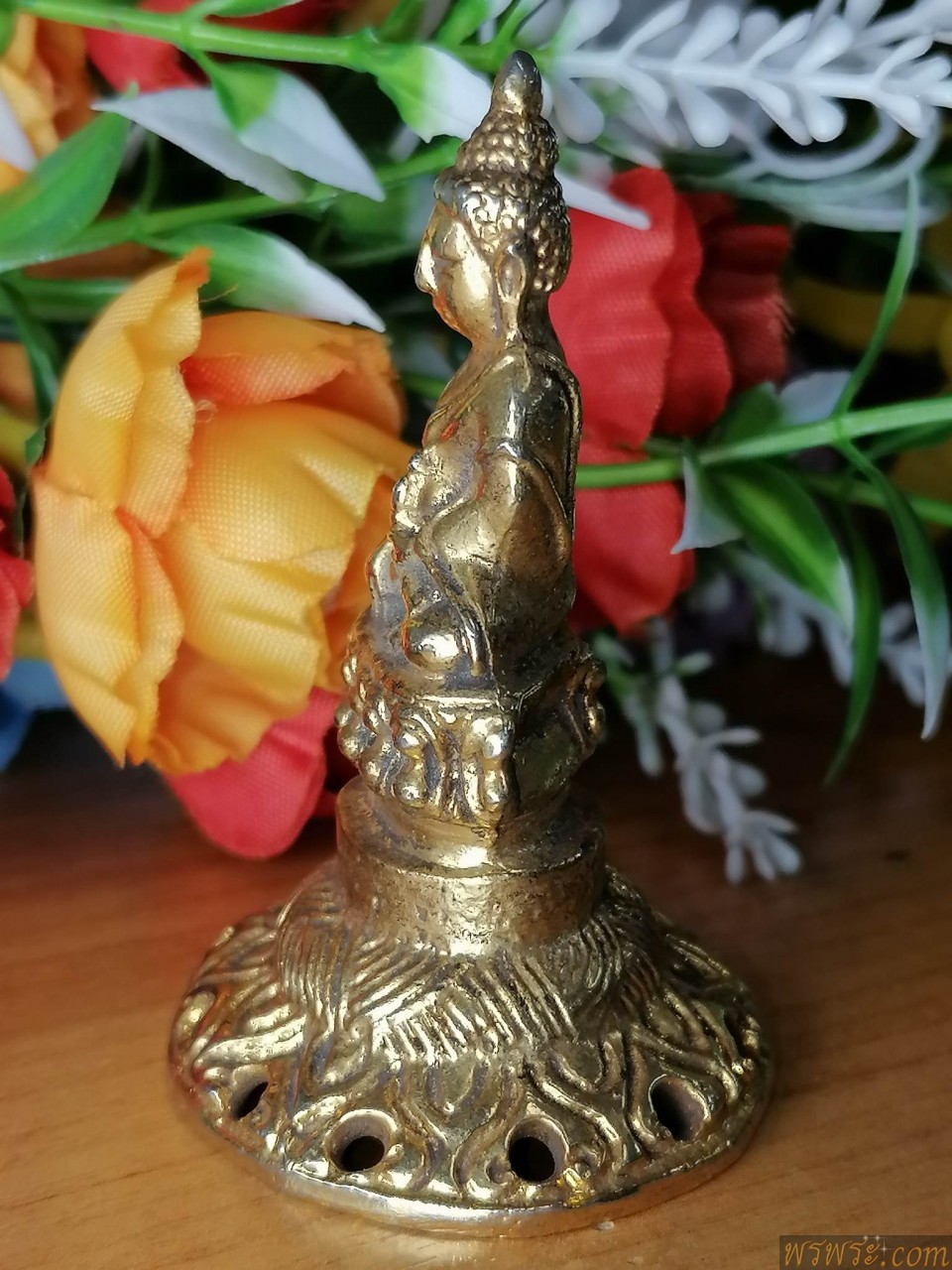 พระกริ่งปวเรศ ฐานสูง เนื้อสัมฤทธิ์เปียกทอง