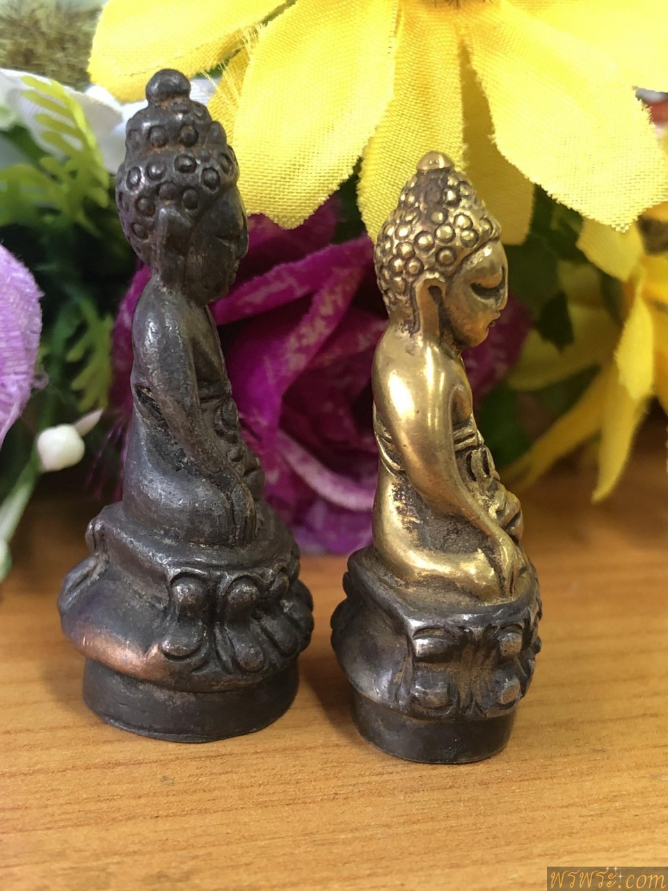 พระกริ่งปวเรศ เนื้อสัมฤทธิ์ กริ่งดัง ก่อนปี2500//2องค์