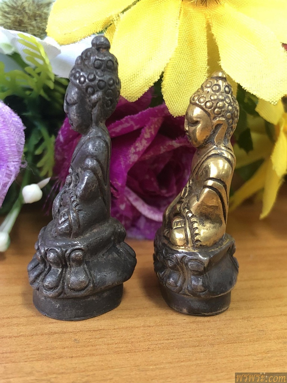 พระกริ่งปวเรศ เนื้อสัมฤทธิ์ กริ่งดัง ก่อนปี2500//2องค์