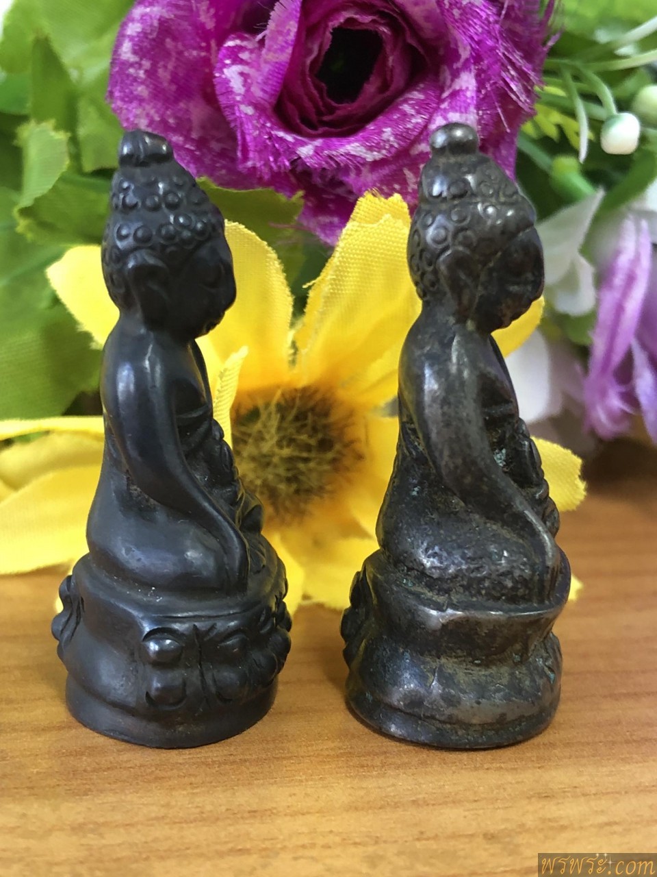 พระกริ่งปวเรศ เนื้อสัมฤทธิ์ กริ่งดัง ก่อนปี2500//2องค์ //ปิดองค์ที่1