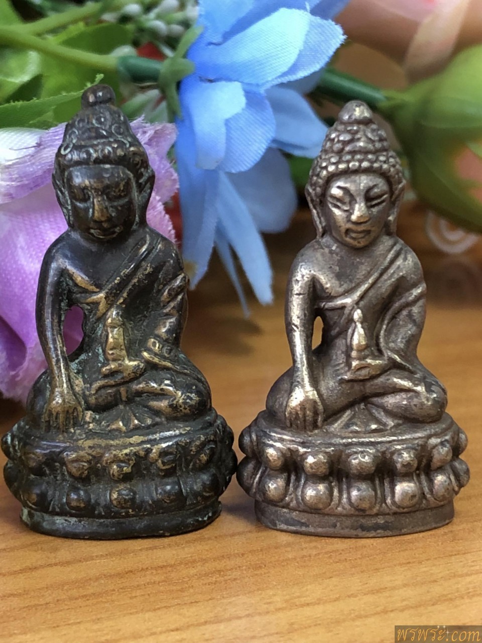 พระกริ่งปวเรศ เนื้อสัมฤทธิ์ กริ่งดัง ก่อนปี2500//2องค์