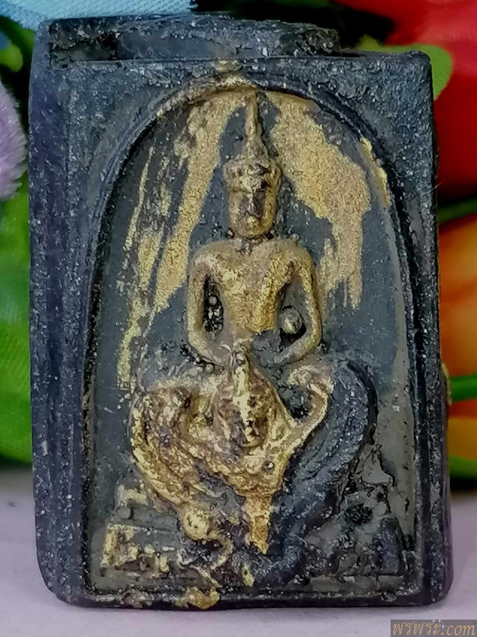 พระสมเด็จ๓หน้า๓พิมพ์ บรรจุกริ่ง เนื้อผงดำ ปิดทองเก่า บนองค์พระ มี พระสมเด็จคะแนน